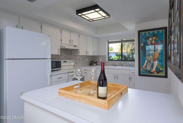 3333 S Ridgewood Ave Apt 9, Port Orange, FL 32129