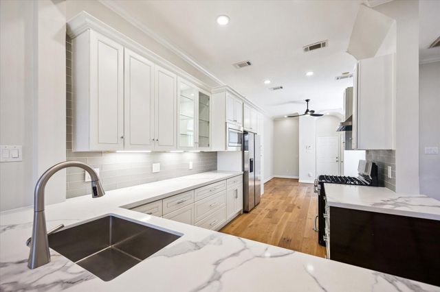 5110 Floyd Street, Houston, TX 77007