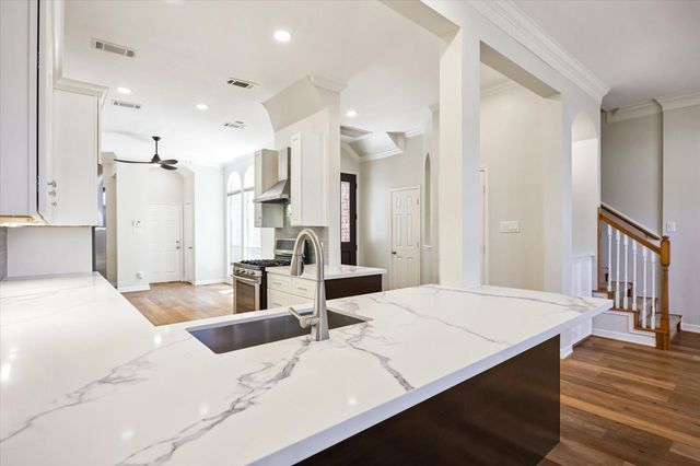 5110 Floyd Street, Houston, TX 77007