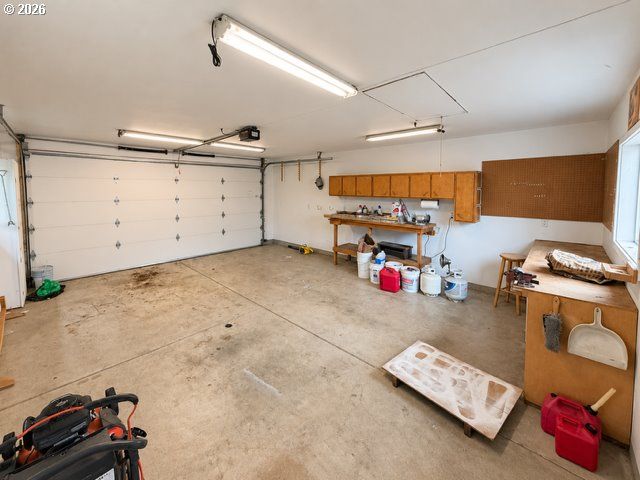 1231 N St, Springfield, OR 97477