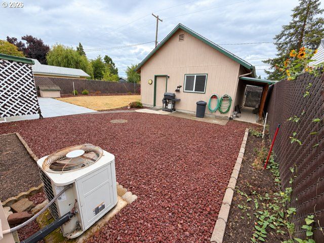 1231 N St, Springfield, OR 97477