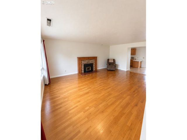 1231 N St, Springfield, OR 97477