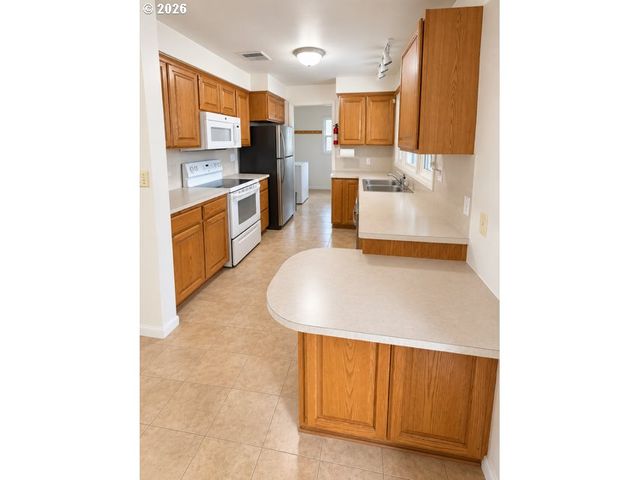 1231 N St, Springfield, OR 97477