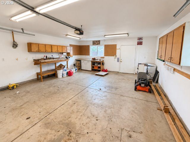 1231 N St, Springfield, OR 97477