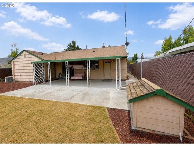 1231 N St, Springfield, OR 97477