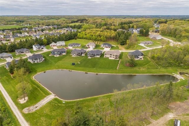 3055 Forrest Hill Court, Hiawatha, IA 52233