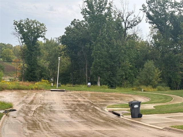 3055 Forrest Hill Court, Hiawatha, IA 52233