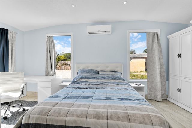 1814 NE 53rd Ct, Pompano Beach, FL 33064