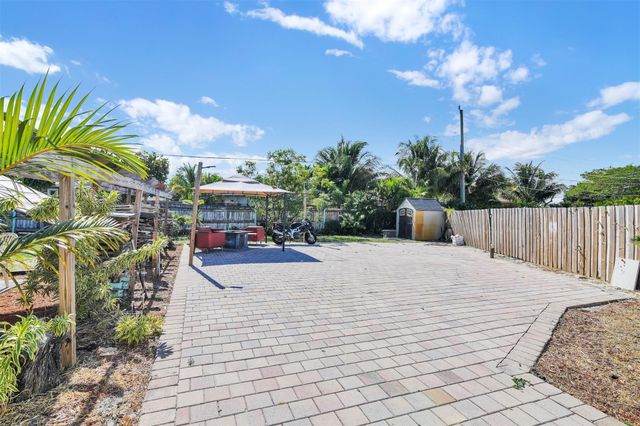 1814 NE 53rd Ct, Pompano Beach, FL 33064