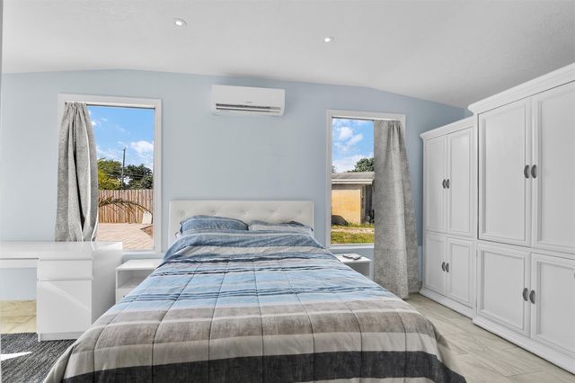 1814 NE 53rd Ct, Pompano Beach, FL 33064