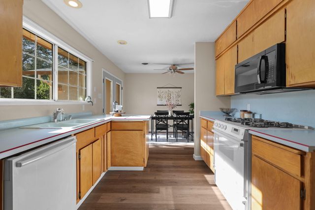 3135 Stratford Avenue, Redding, CA 96001