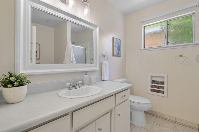 3135 Stratford Avenue, Redding, CA 96001