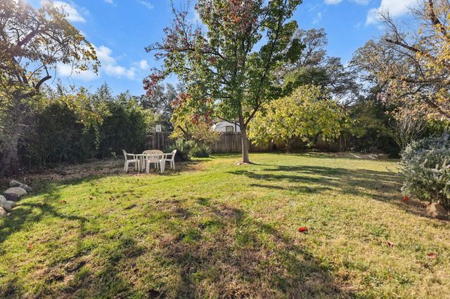 3135 Stratford Avenue, Redding, CA 96001