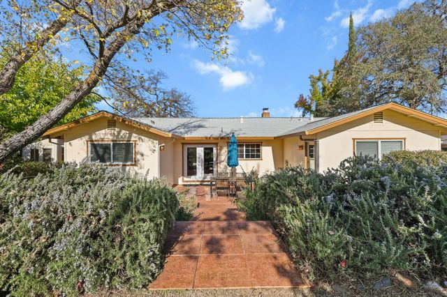 3135 Stratford Avenue, Redding, CA 96001