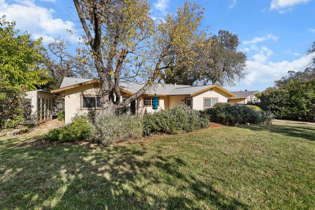 3135 Stratford Avenue, Redding, CA 96001