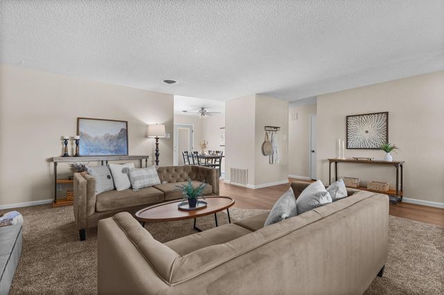 3135 Stratford Avenue, Redding, CA 96001