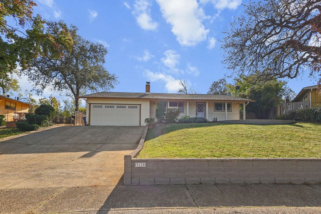 3135 Stratford Avenue, Redding, CA 96001