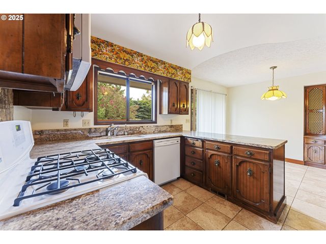 14344 Ne FREMONT Ct, Portland, OR 97230