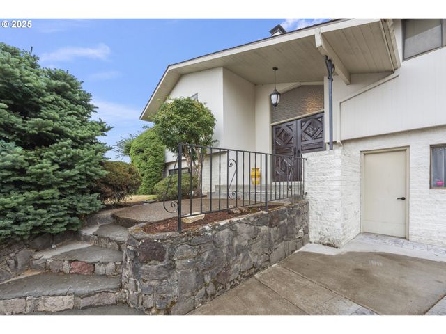 14344 Ne FREMONT Ct, Portland, OR 97230