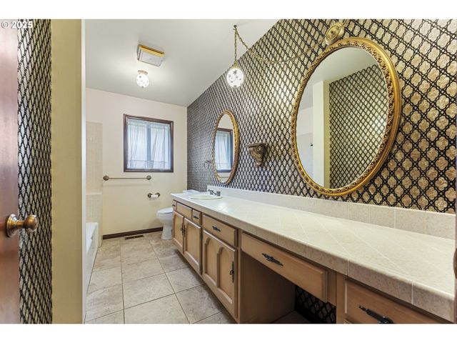 14344 Ne FREMONT Ct, Portland, OR 97230