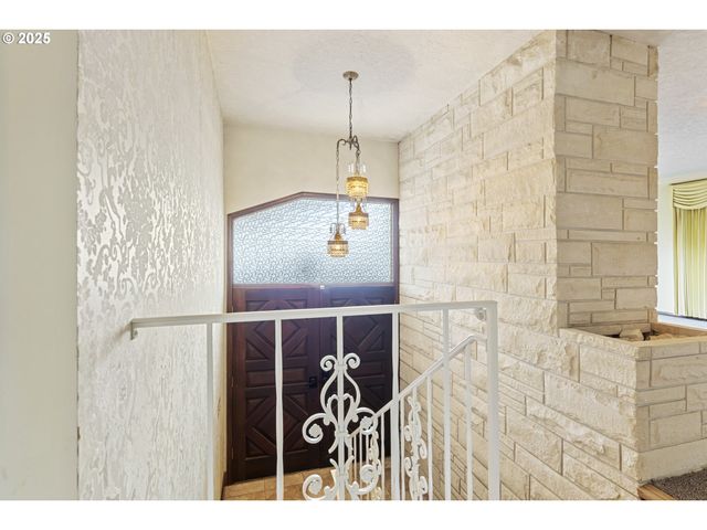 14344 Ne FREMONT Ct, Portland, OR 97230