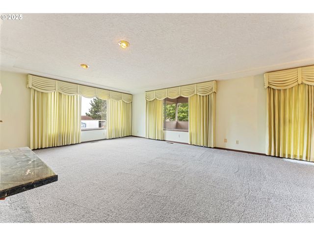 14344 Ne FREMONT Ct, Portland, OR 97230