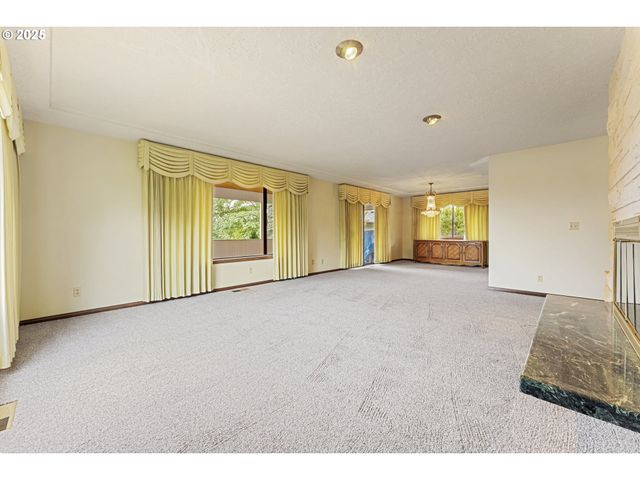 14344 Ne FREMONT Ct, Portland, OR 97230