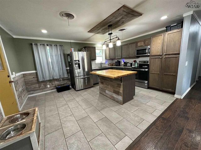 1310 MARY DRIVE, Iowa Park, TX 76367