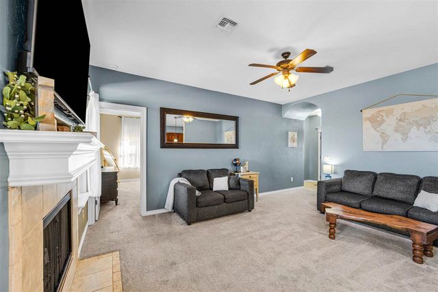 220 Glover Cir, Elgin, OK 73538