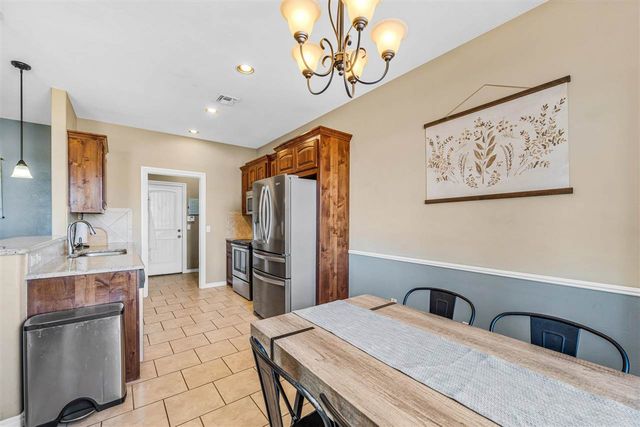 220 Glover Cir, Elgin, OK 73538