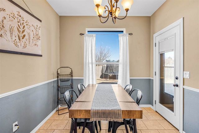 220 Glover Cir, Elgin, OK 73538