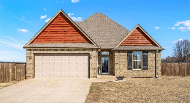 220 Glover Cir, Elgin, OK 73538