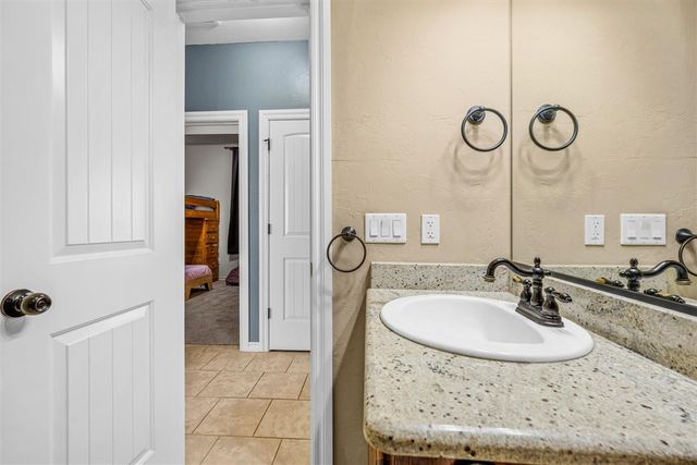 220 Glover Cir, Elgin, OK 73538