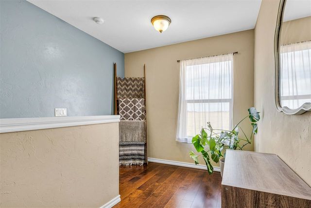 220 Glover Cir, Elgin, OK 73538