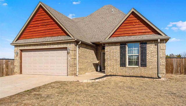 220 Glover Cir, Elgin, OK 73538