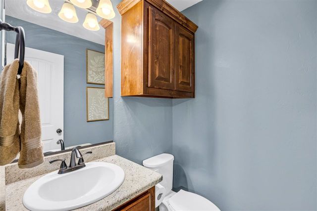 220 Glover Cir, Elgin, OK 73538