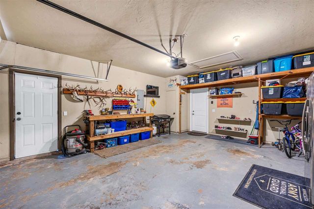 220 Glover Cir, Elgin, OK 73538