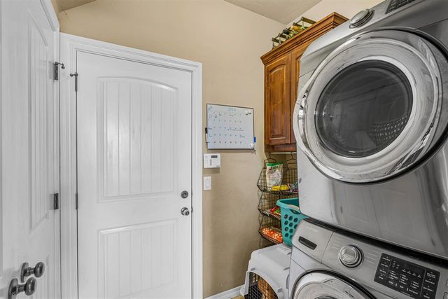 220 Glover Cir, Elgin, OK 73538