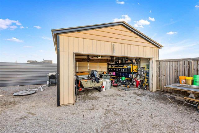 220 Glover Cir, Elgin, OK 73538