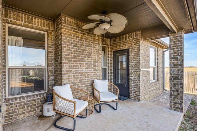 220 Glover Cir, Elgin, OK 73538