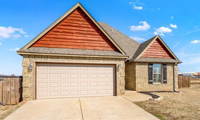 220 Glover Cir, Elgin, OK 73538
