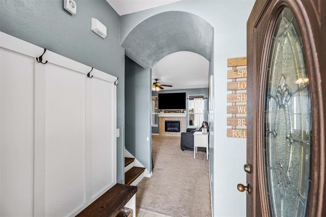 220 Glover Cir, Elgin, OK 73538