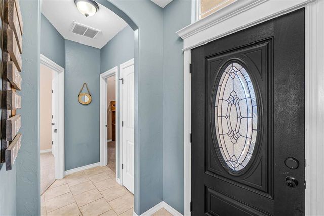 220 Glover Cir, Elgin, OK 73538