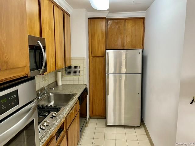 52-30 39 Drive LN, Woodside, NY 11377