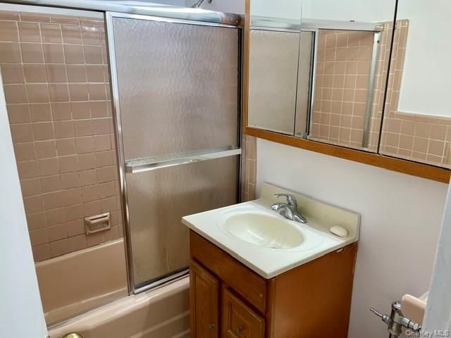 52-30 39 Drive LN, Woodside, NY 11377