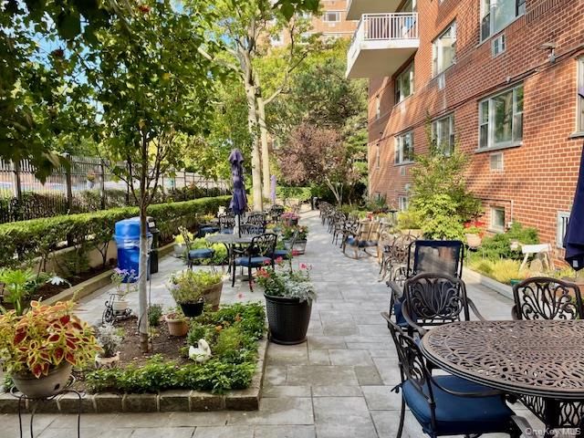 52-30 39 Drive LN, Woodside, NY 11377