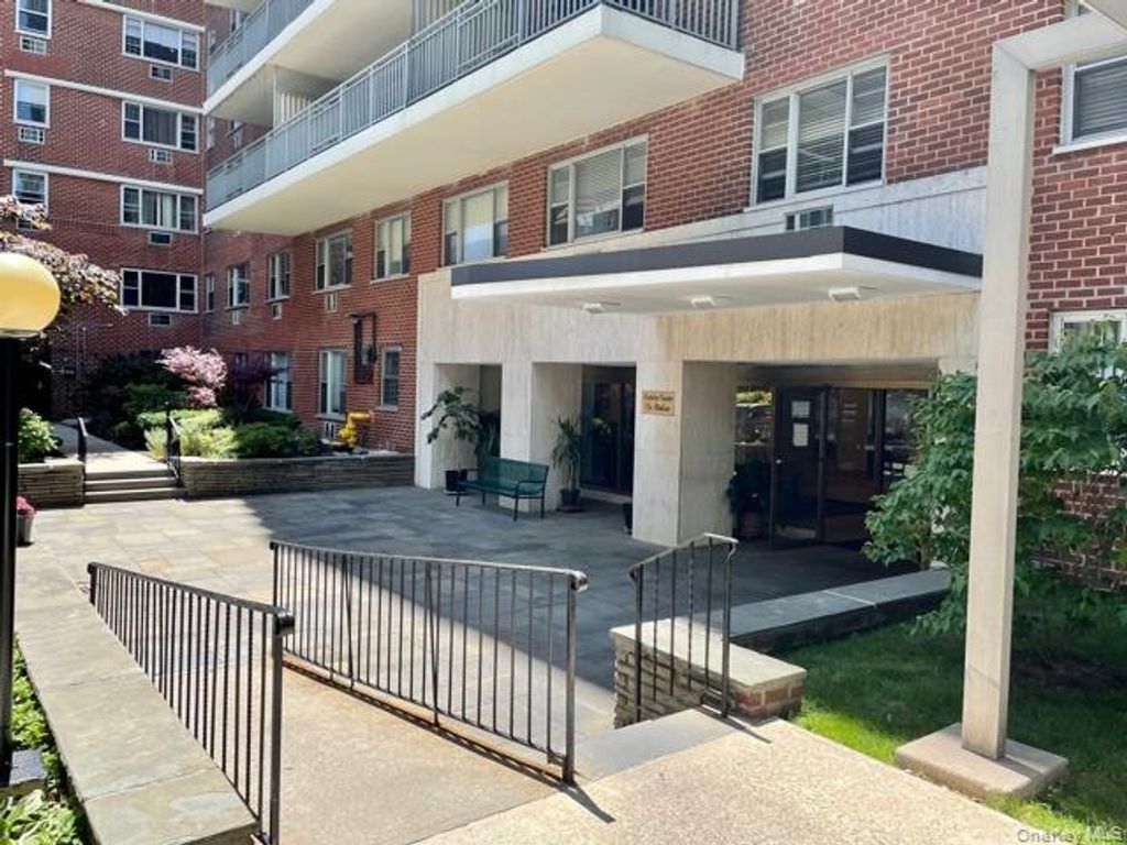 52-30 39 Drive LN, Woodside, NY 11377 — exterior