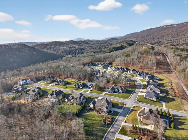 404 Canyon Springs Drive, Hixson, TN 37343