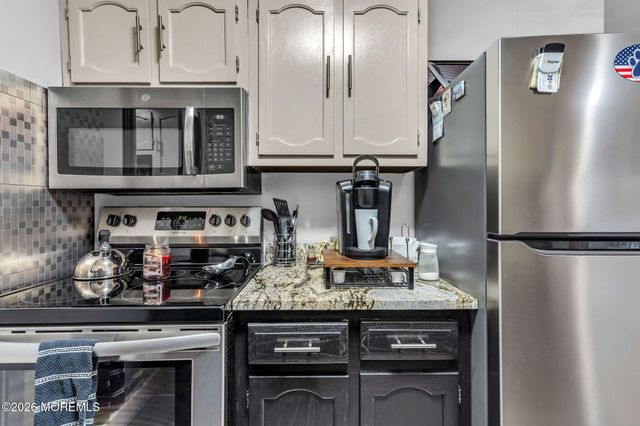 21E Yorkshire Court, Manchester, NJ 08759