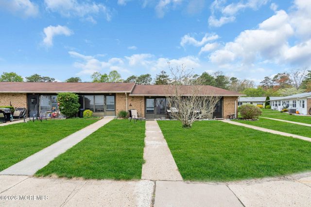 21E Yorkshire Court, Manchester, NJ 08759
